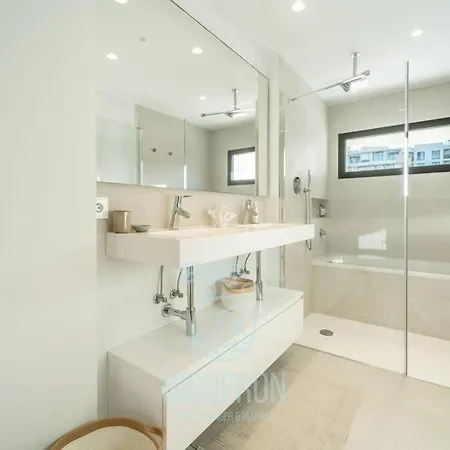 Apartment Higueronrentals Chloe By The Sea *