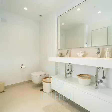 Higueronrentals Chloe By The Sea Apartment Malaga