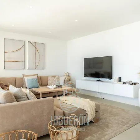 Higueronrentals Chloe By The Sea Apartment Malaga